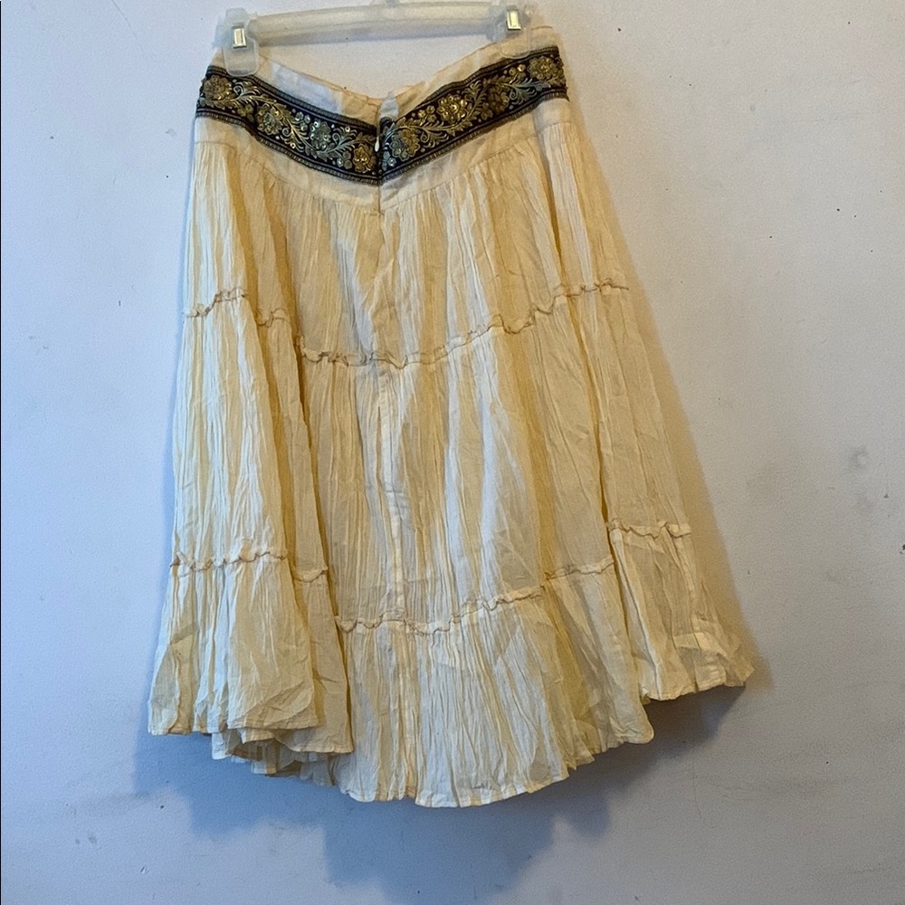 Elegant Cream Skirt with Embroidered Waistband - Picture 8 of 8